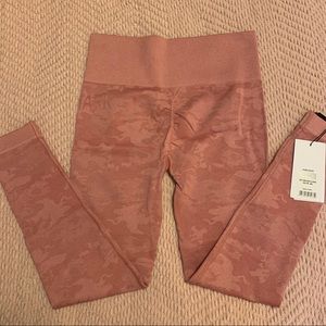PINK ADAPT CAMO SEAMLESS LEGGINGS